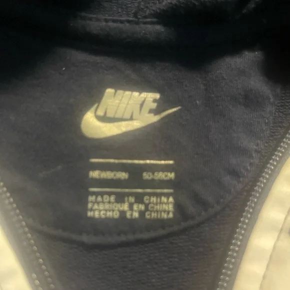 Nike hoodie romper size newborn black - Picture 3 of 3